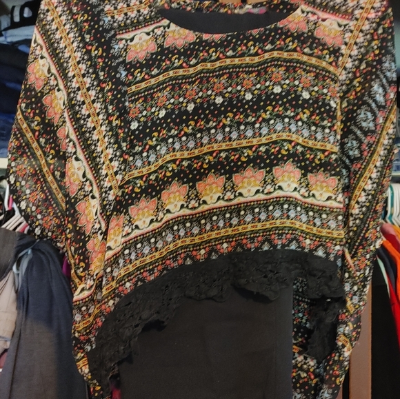 Crop top and capris - Picture 1 of 1